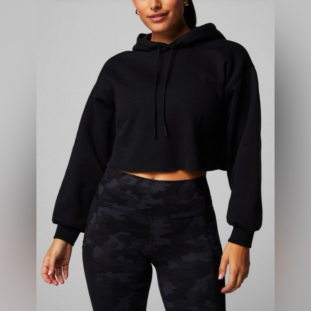 Fabletics Cozy Fleece Cropped Hoodie in Black